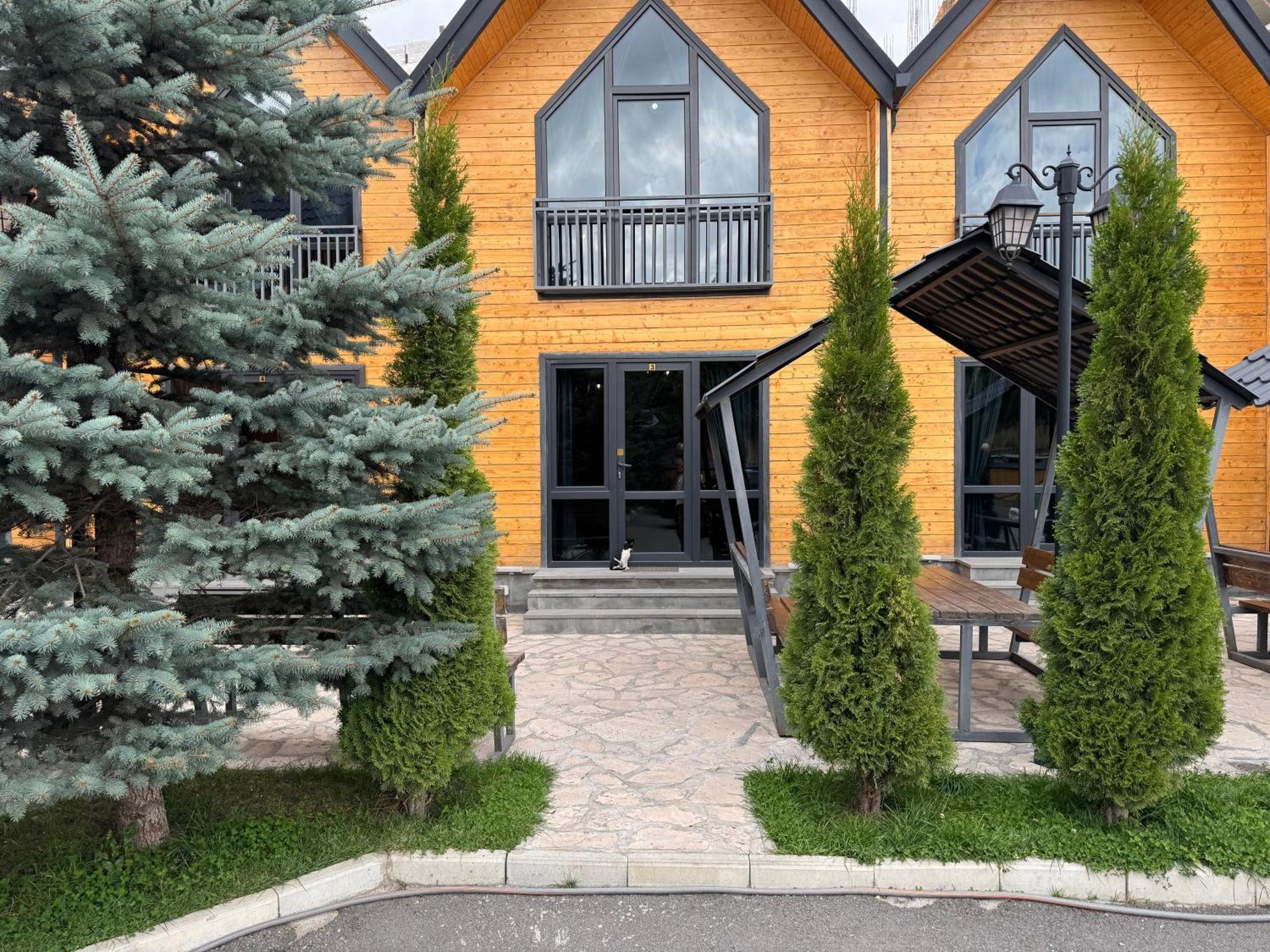 Everest Rest House تساجكادزور المظهر الخارجي الصورة