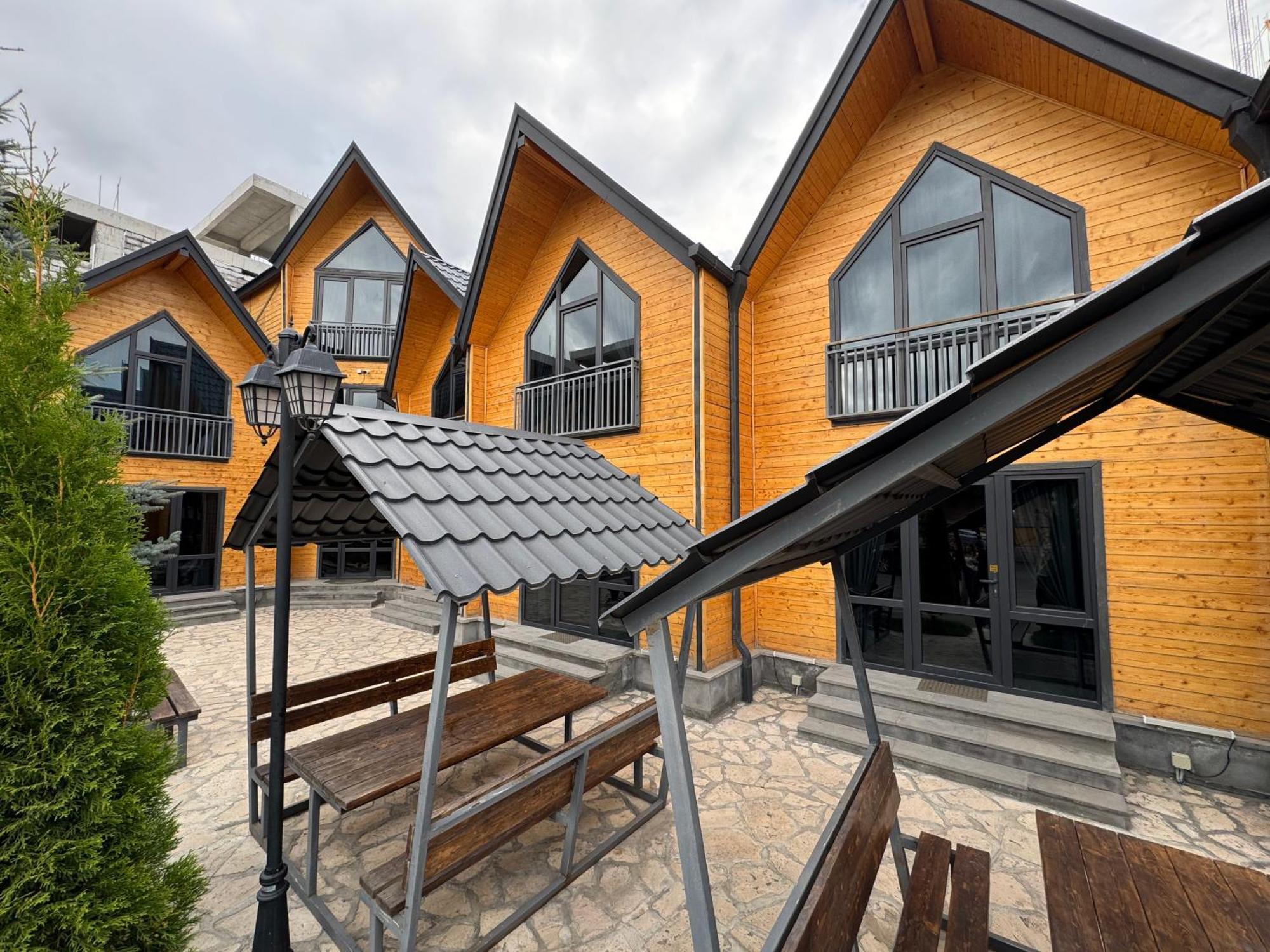 Everest Rest House تساجكادزور المظهر الخارجي الصورة