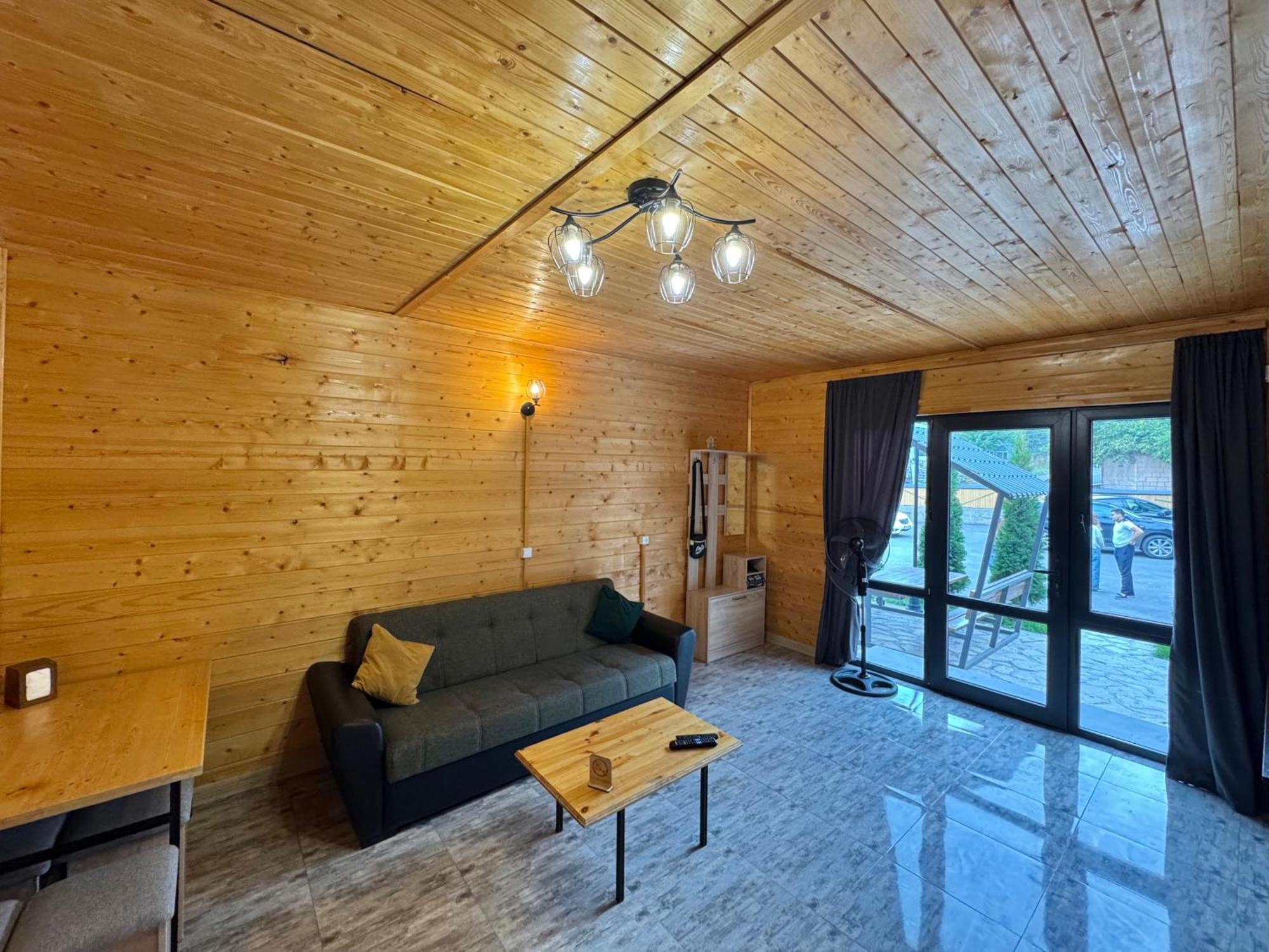 Everest Rest House تساجكادزور المظهر الخارجي الصورة